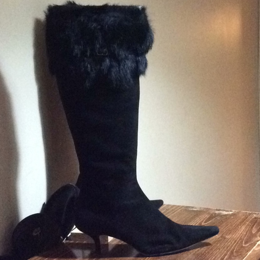 Knee boots